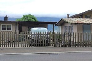 Property grounds - Bungalow in Gersau with swimming pool (Gersau)