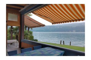 Outdoor dining - Bungalow in Gersau with swimming pool (Gersau)