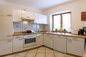 Kühlschrank, Ofen, Herdplatte, Geschirrspüler