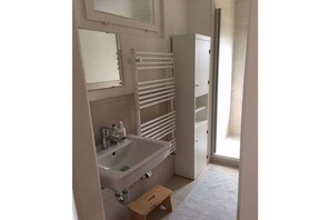 Bathroom - House WalUschi, quiet & close to the beach (Scharbeutz)