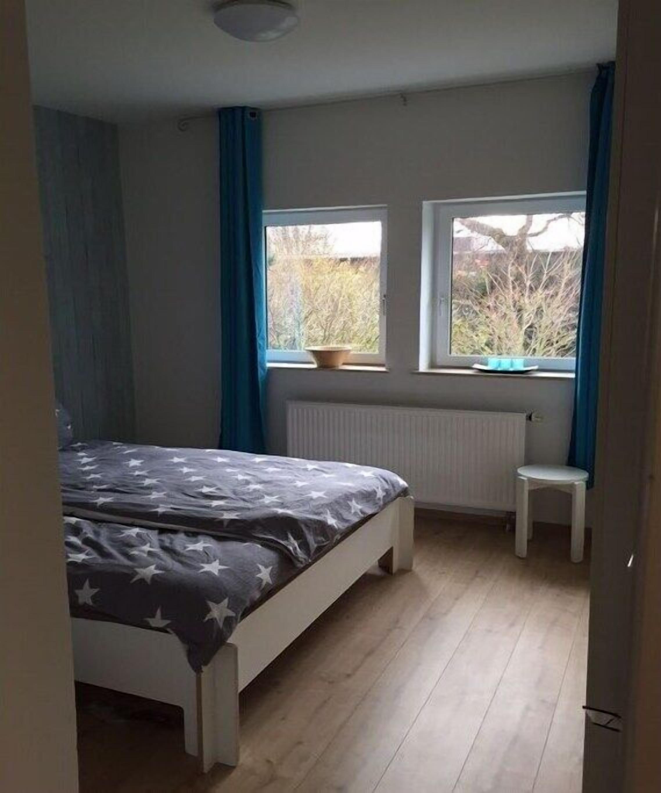 2 bedrooms, travel crib, free WiFi, bed sheets