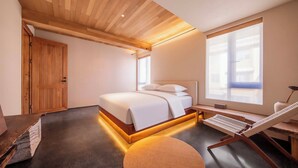 Suite Premier, pemandangan bukit | Seprai premium, minibar, meja kerja, dan ruang kerja ramah laptop