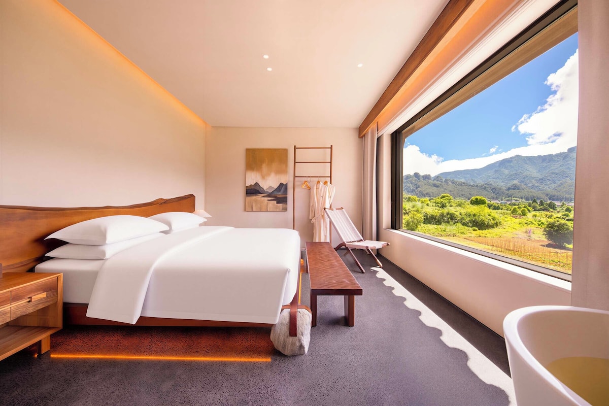 Senior Suite, Hill View | Premium bedding, minibar, desk, laptop workspace