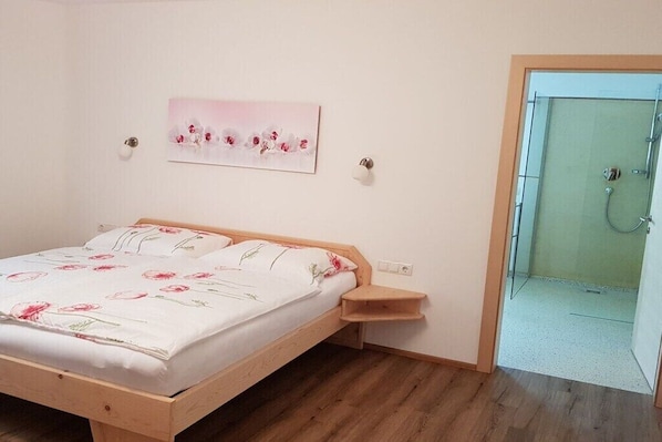 Free WiFi, bed sheets - Holiday apartment with 1 bedroom (Hippach)
