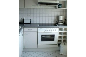 Fridge, oven, stovetop, dishwasher - Holiday apartment in Kiel with swimming pool (Kiel)