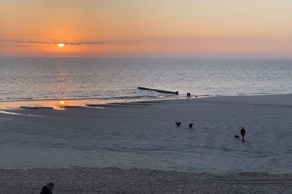 På stranden