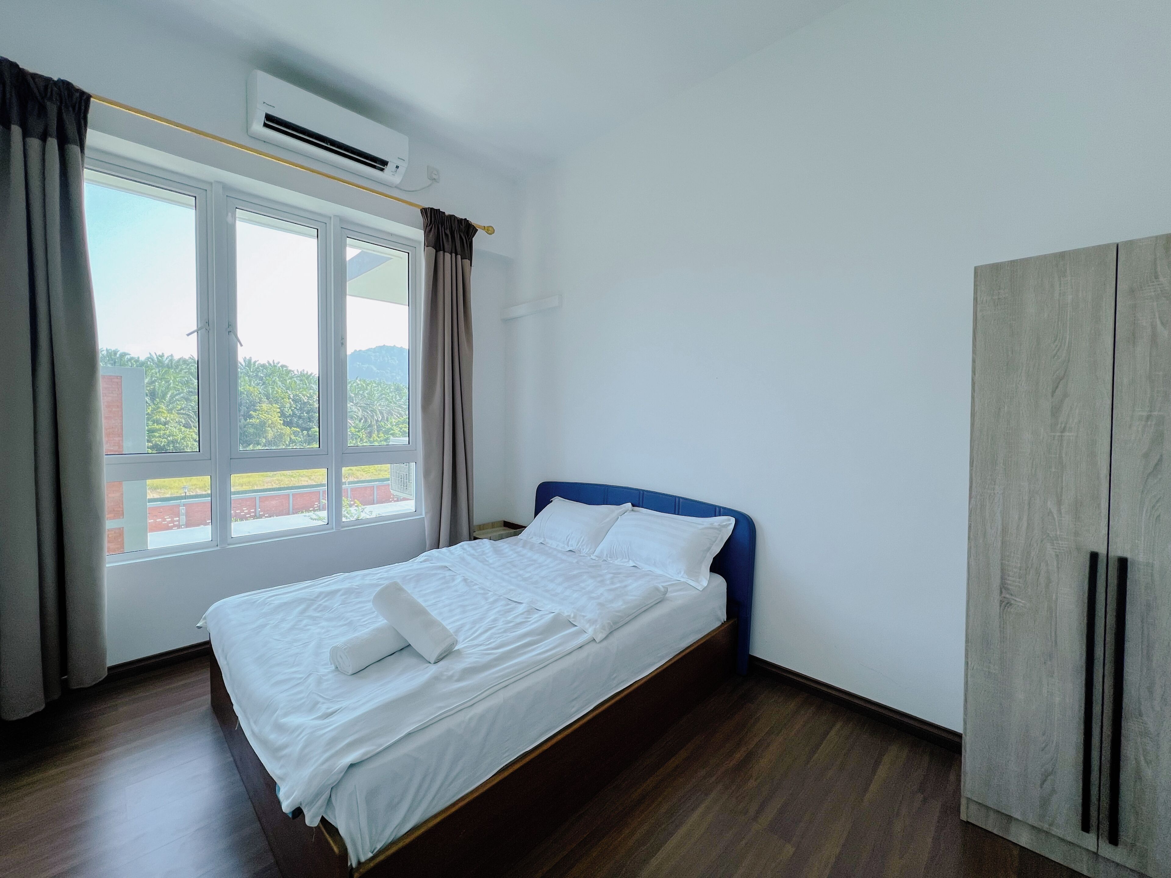Condo, 3 Bedrooms, Balcony