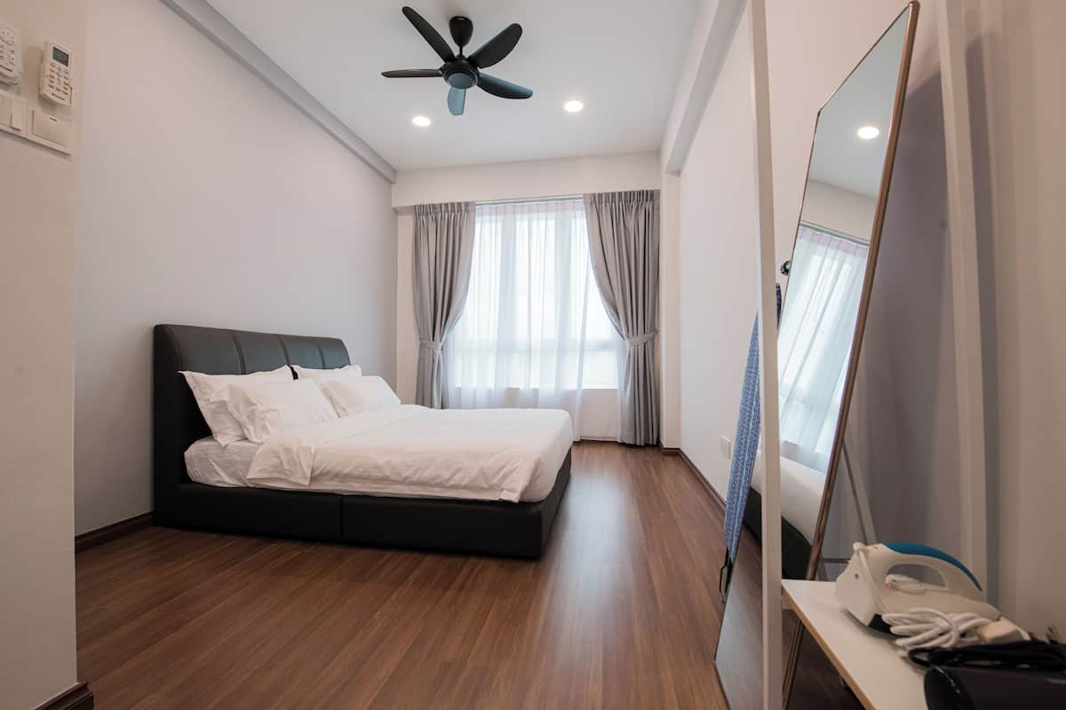 Basic Condo, 3 Bedrooms, Balcony