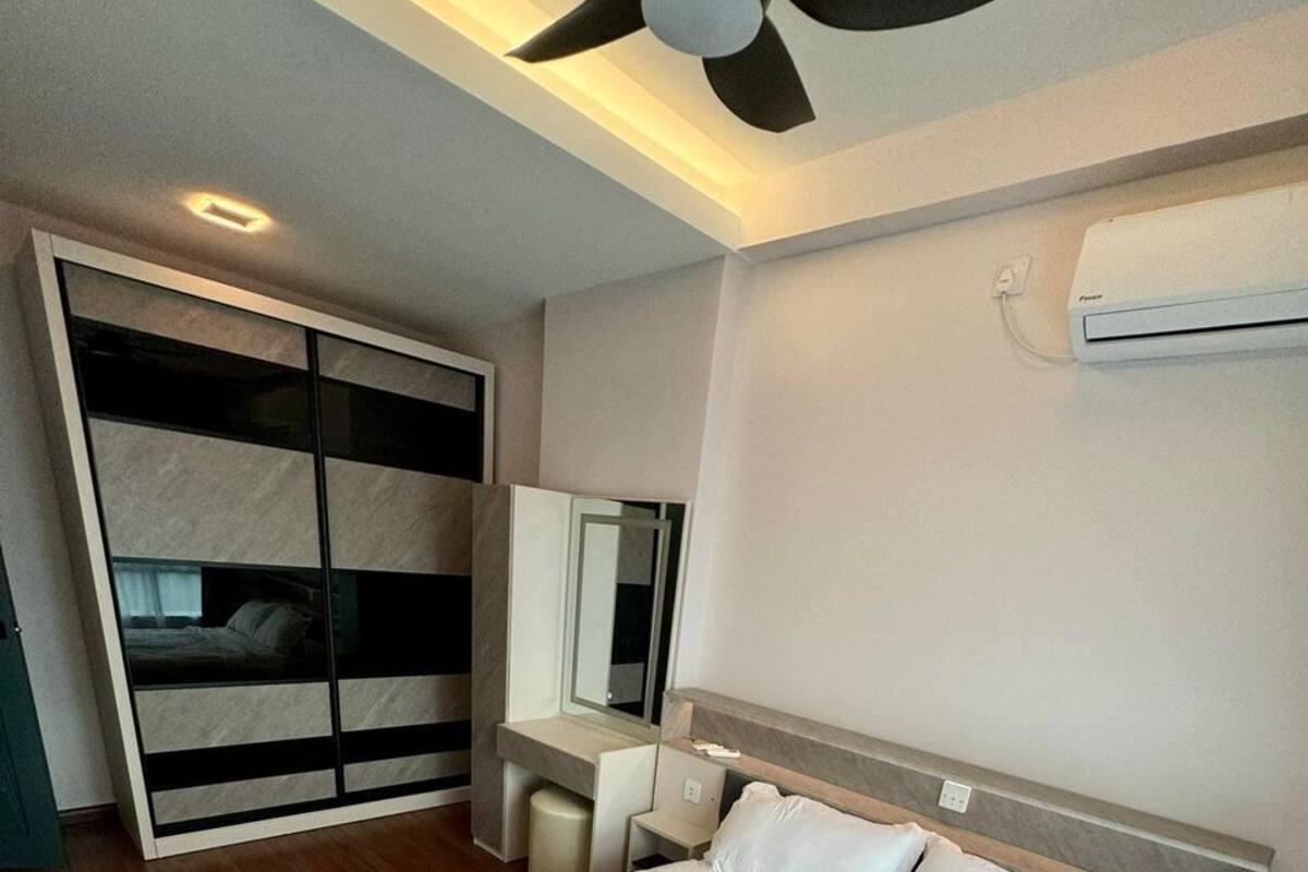 Basic Condo, Balcony