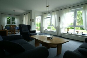Smart TV, DVD player, books, stereo - Holiday apartment with 1 bedroom (Ostseeheilbad Zingst)