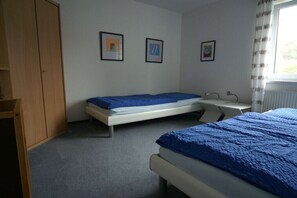 Free WiFi, bed sheets - Holiday apartment with 1 bedroom (Ostseeheilbad Zingst)
