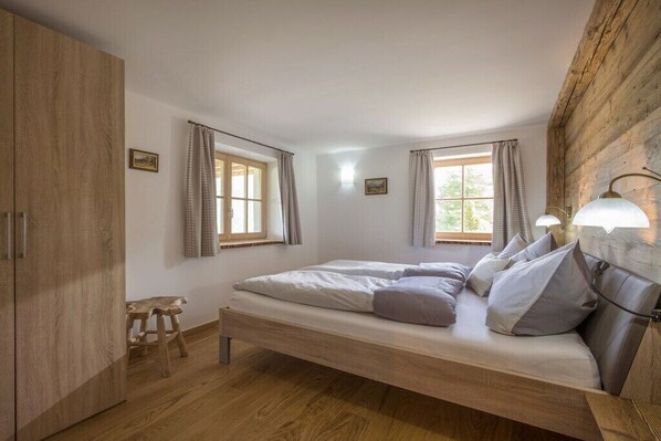 Iron/ironing board, free WiFi, bed sheets - Cabin in Wörgl with swimming pool (Wörgl)