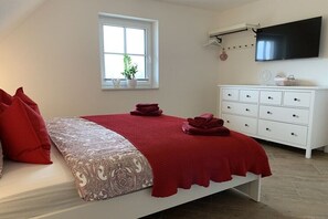 4 bedrooms, iron/ironing board, travel cot, free WiFi - Holiday home in Mellnitz with swimming pool (Mellnitz)