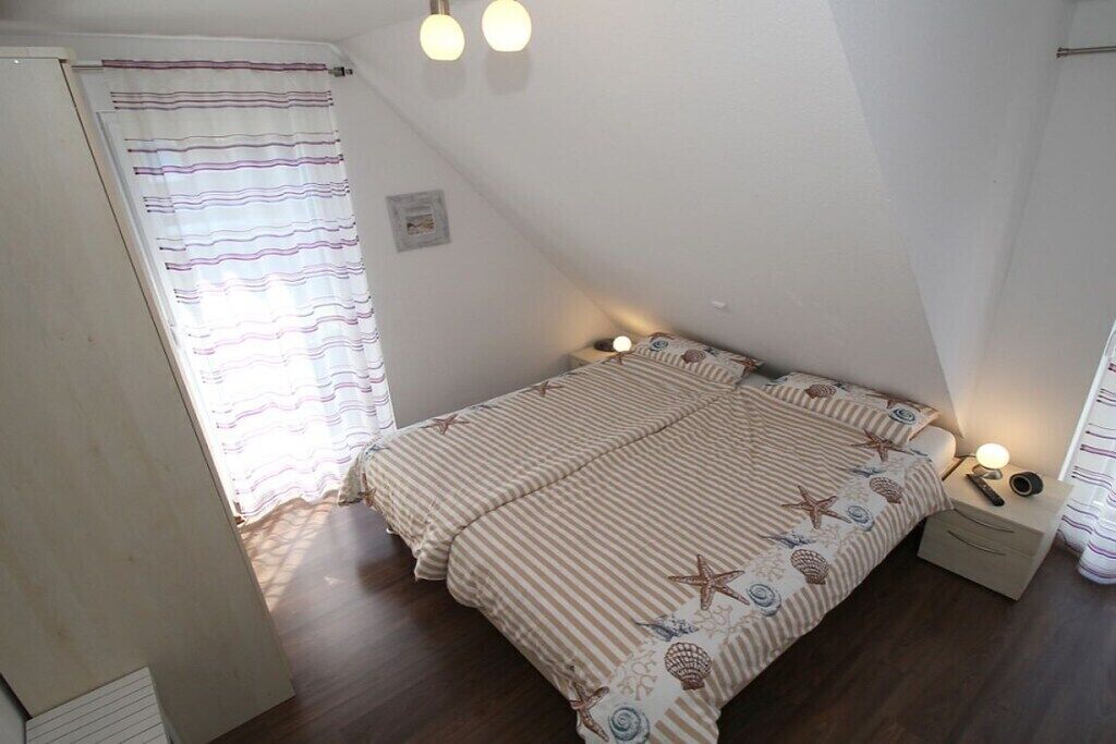 3 bedrooms, iron/ironing board, travel cot, free WiFi