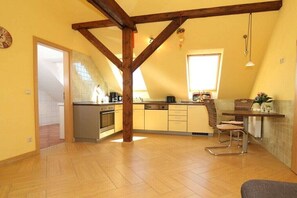 Coffee/tea maker, fridge, oven, stovetop - At the Forest Spring - To the Stork Tower (Angermünde)