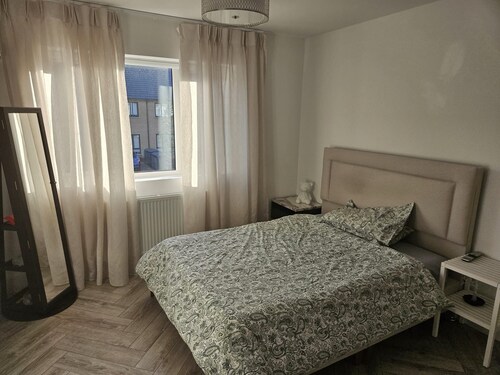 Room-ensuite Room to Lett