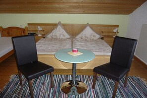 Desk, iron/ironing board, free WiFi, bed sheets - Holiday apartment in Mauth with swimming pool (Mauth)
