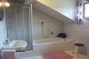 Shower, hair dryer - Holiday apartment in Mauth with swimming pool (Mauth)