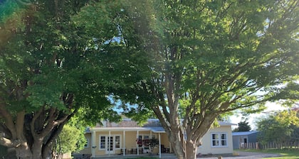 Cliff Top Homestead - great for couples, friends, families and large groups