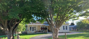 Cliff Top Homestead - great for couples, friends, families and large groups