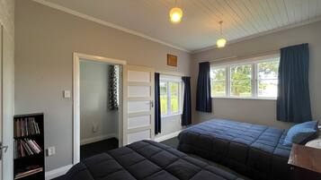 4 bedrooms, bed sheets
