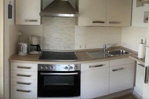 Coffee/tea maker, fridge, microwave, oven - Holiday apartment with 1 bedroom (Hopferau)