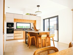 Coffee/tea maker, microwave, oven, dishwasher - Villa between the Landes forests and ocean (Seignosse)
