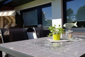 Outdoor dining - "Home on the Süderdeich" (Friedrichskoog)
