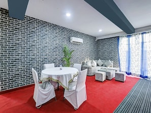 House | Dining - Townhouse Tipsyy Near Bestech Central (Gurugram)