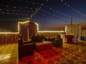 House | Outdoor dining - Townhouse Tipsyy Near Bestech Central (Gurugram)