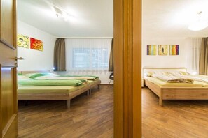 Bügeleisen/Bügelbrett, kostenloses WLAN, Bettwäsche