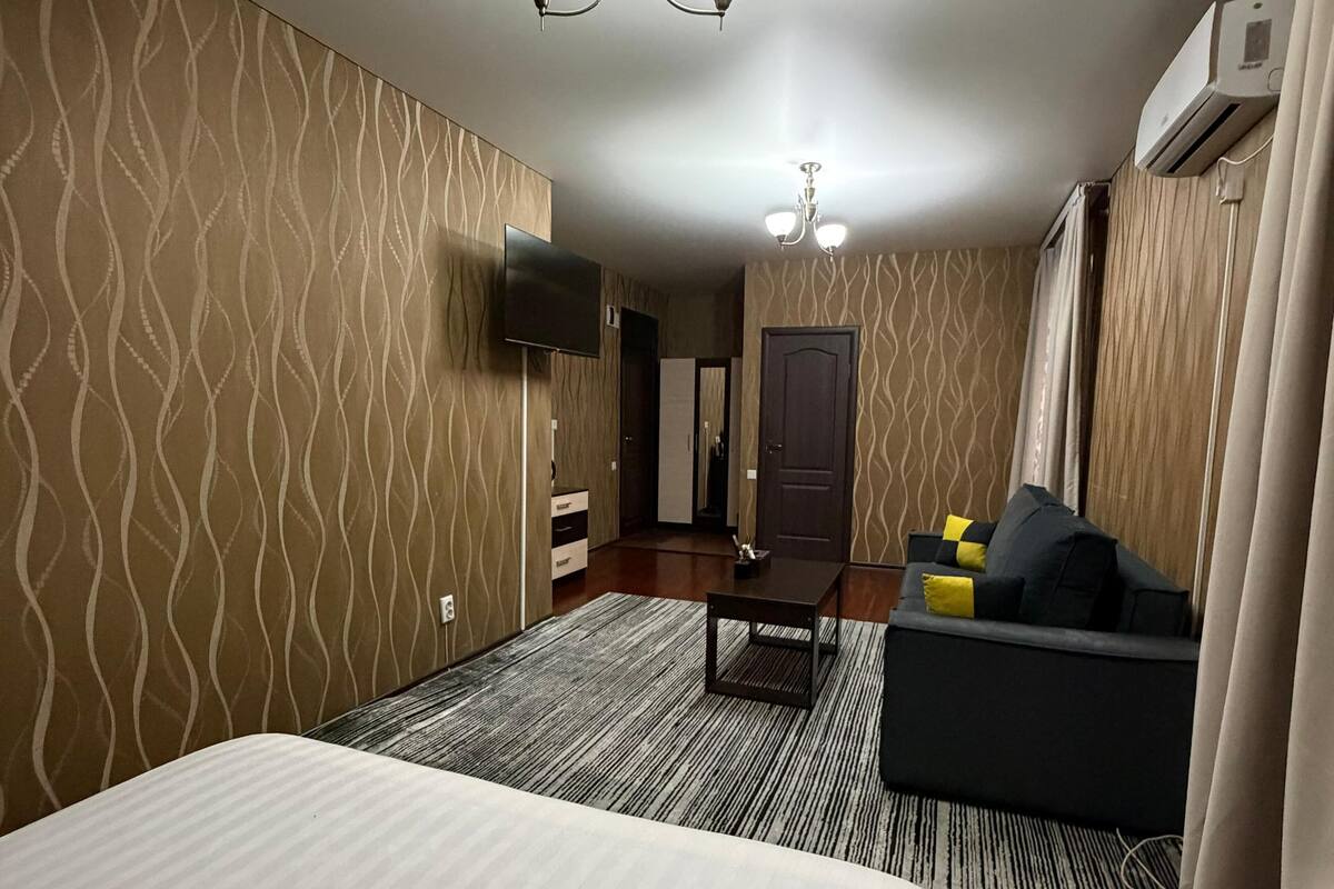 Deluxe Double or Twin Room | Desk, laptop workspace, iron/ironing board, free WiFi