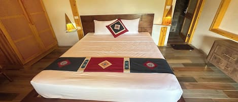 Deluxe Double Room, Garden View | In-room safe, blackout drapes, soundproofing
