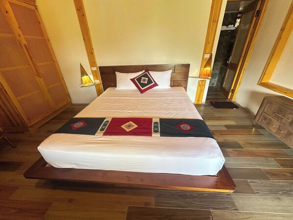 Deluxe Double Room, Garden View | In-room safe, blackout drapes, soundproofing