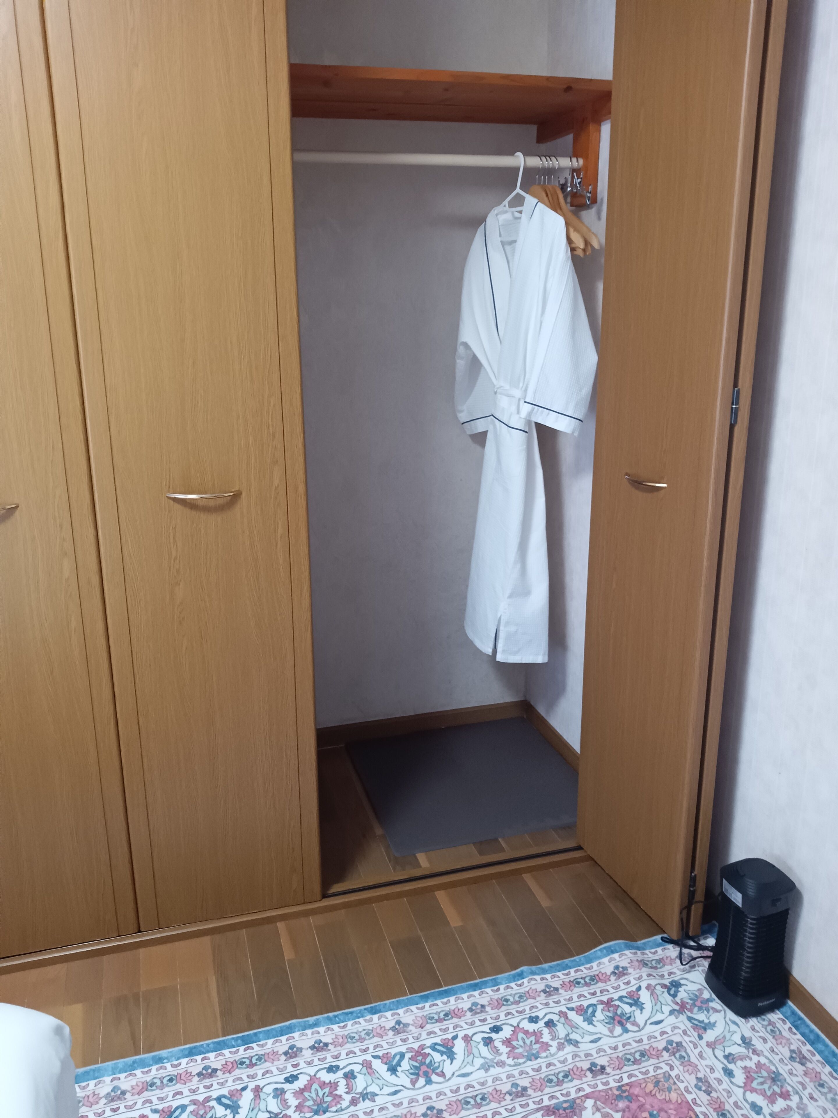 Apartment, 1 King Bed | WiFi (free)