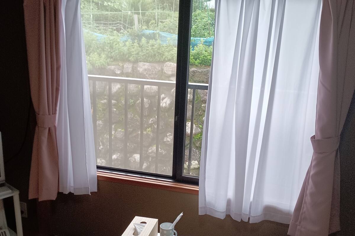 Twin Room, Shared Bathroom | Interior
