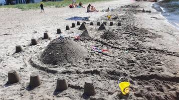 Familieleilighet, balkong, utsikt mot innsjø | Strand | På stranden