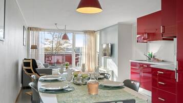 Family Apartment, Balcony, Lake View | Dining