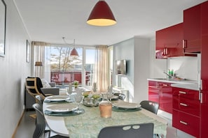 Appartement Familial, balcon, vue lac | Restauration