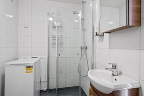 Appartement Familial, balcon, vue lac | Salle de bain