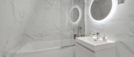 Hårtørrer, håndklæder, Toiletpapir