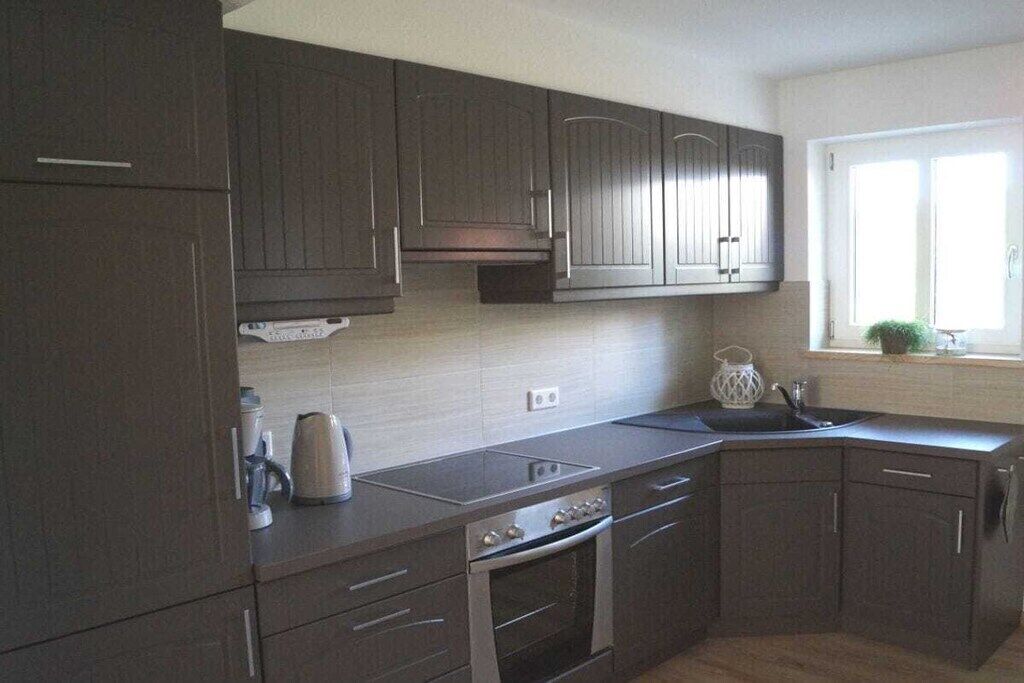 Coffee/tea maker, fridge, oven, stovetop