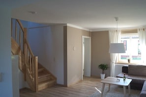 Smart-TV, Kamin, DVD-Player
