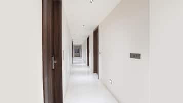 Deluxe Double Room, Balcony, City View | Interior