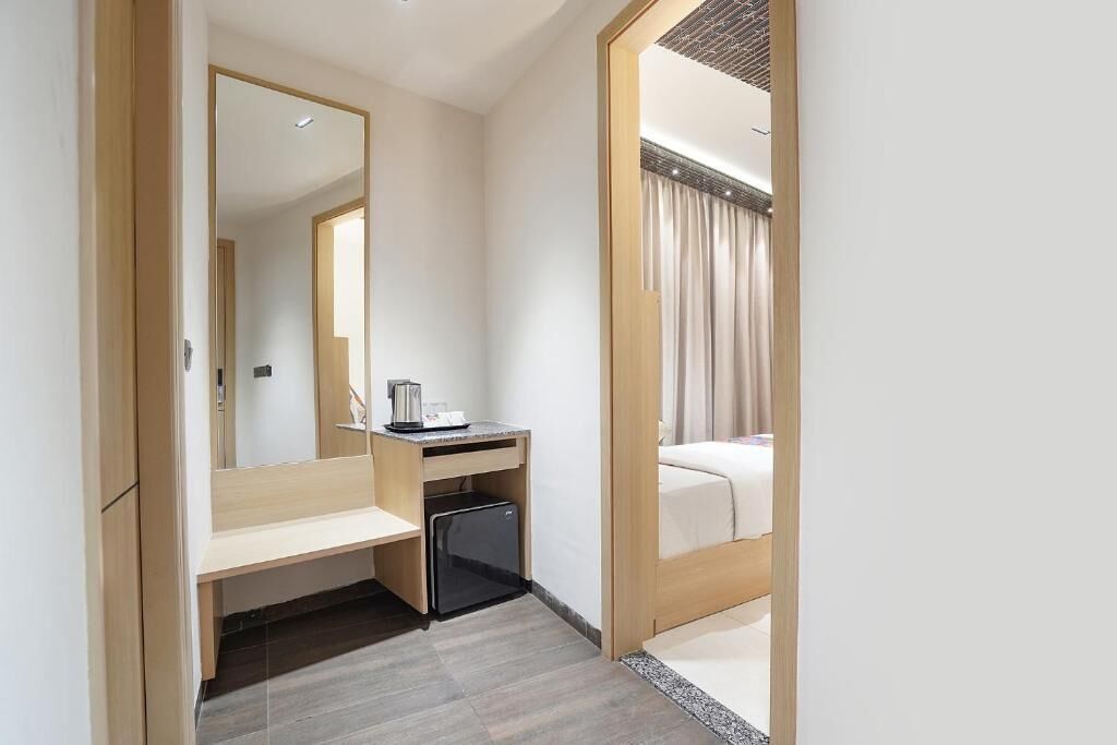 Deluxe Double Room, Balcony, City View | Soundproofing, iron/ironing board (on request), free WiFi