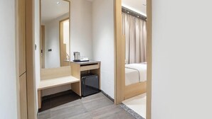 Deluxe Double Room, Balcony, City View - RAAYARA SUITE  (Bengaluru)