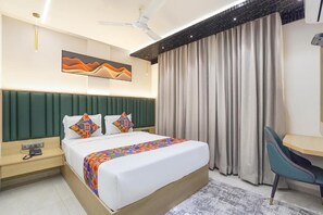 Deluxe Double Room, Balcony, City View - RAAYARA SUITE (Bengaluru)