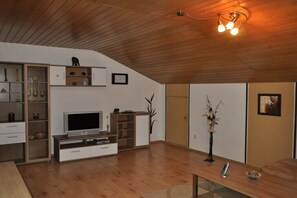 Smart-TV, DVD-Player, Stereoanlage