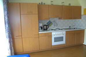Geladeira, fogão, cooktop, cafeteira/chaleira