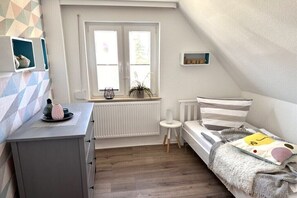 Bügeleisen/Bügelbrett, Reisekinderbett, kostenloses WLAN
